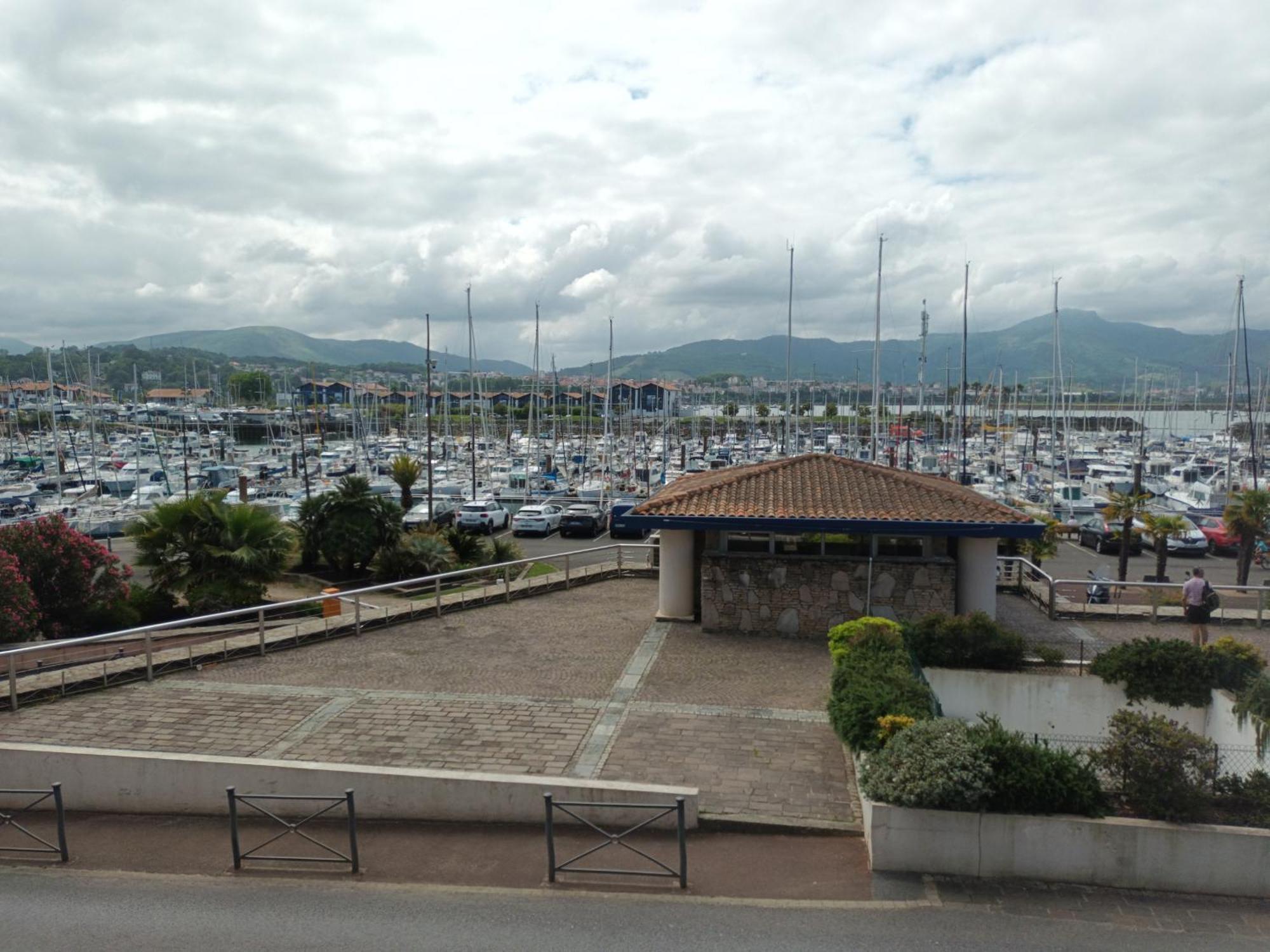 Spacieux T2 A Hendaye Avec Parking A Deux Pas De La Plage - Fr-1-239-794 Eksteriør billede